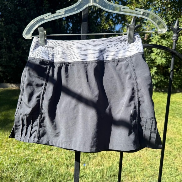 BROOKS Active skort in size XS black with black and white waistband - Picture 7 of 7